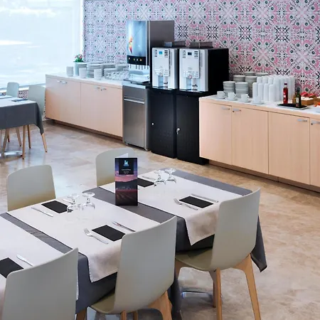 Cye Centre Apartahotel