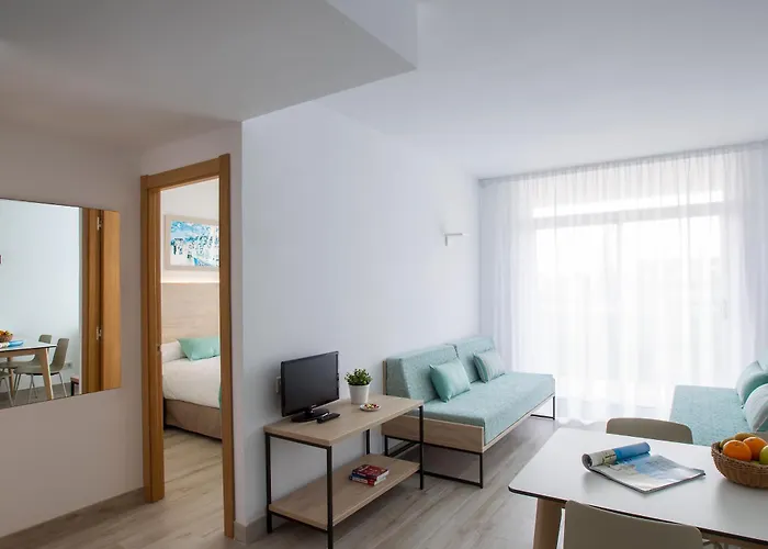 Ξενοδοχείο με διαμερίσματα Cye Centre 3*