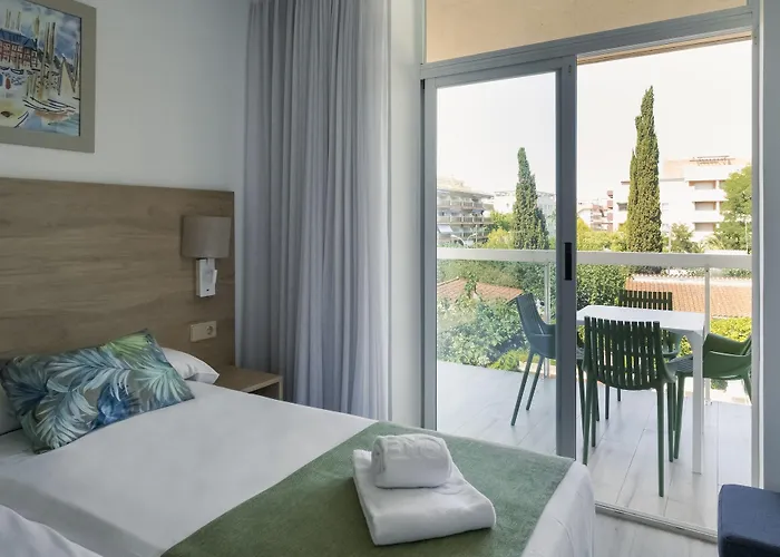 Ξενοδοχείο με διαμερίσματα Cye Centre 3*