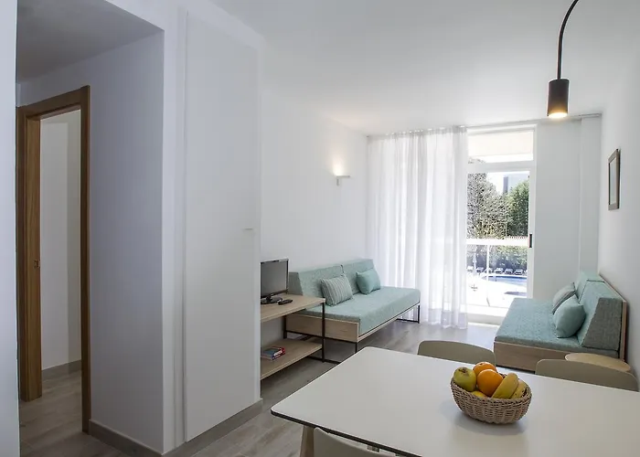 Cye Centre 3* Σαλού