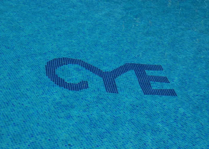 Ξενοδοχείο με διαμερίσματα Cye Centre