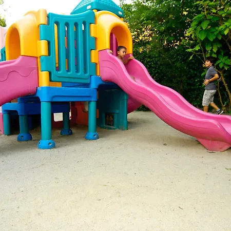 Cye Centre Салоу