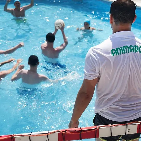 Cye Centre Апарт-отель Салоу